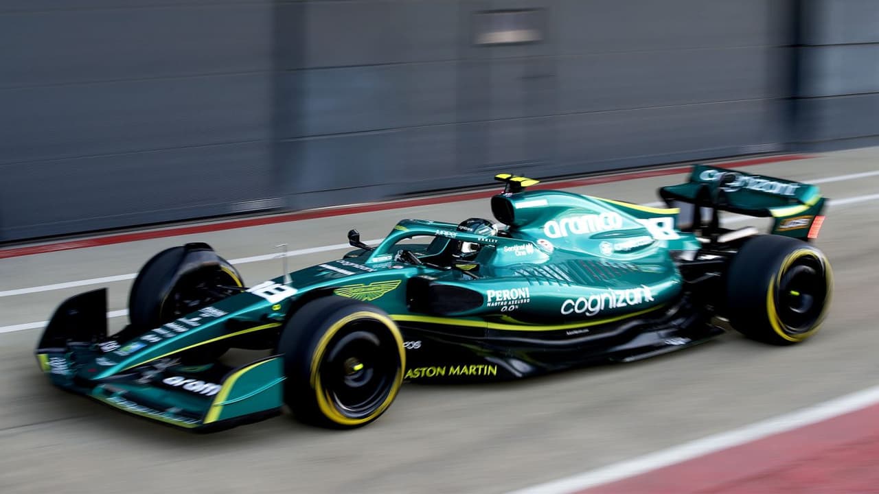 Sebastian Vettel y Lance Stroll, de Aston Martin, competirán en este AMR22.