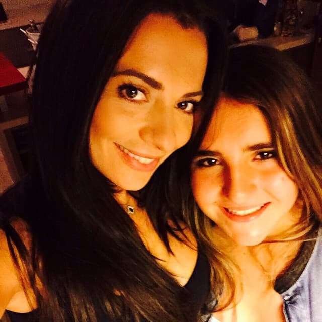 Mientras Valentina ya es toda una adolescente...