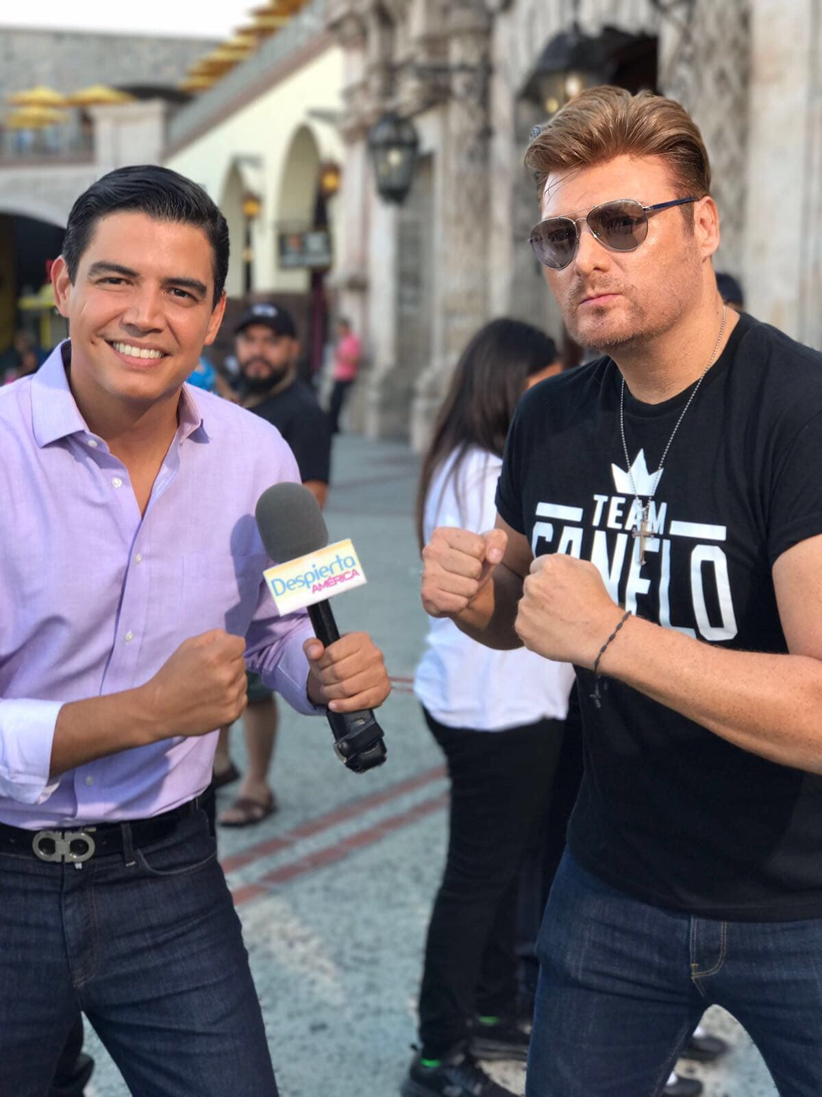 El primo de 'Canelo' pasó a saludarlo y está listo para apoyarlo en su pelea de este sábado.