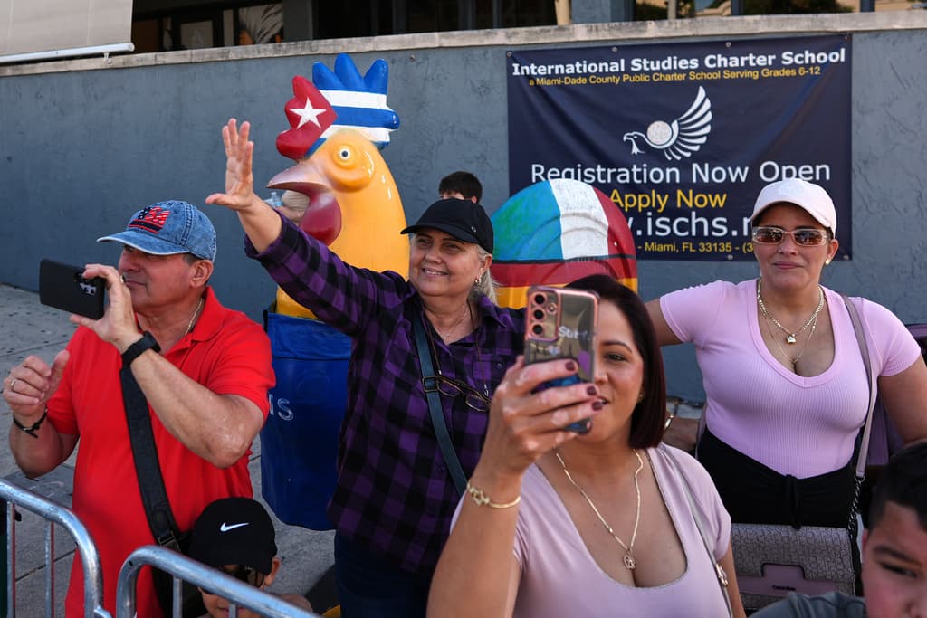 Espectadores locales en el Desfile de los Reyes Magos.