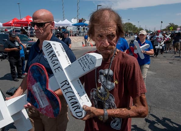 <b>Margie Reckard, de 63 años</b> 
<br>Su esposo Antonio Basco quedó con el corazón desgarrado tras la noticia del fallecimiento de Margie. Basco y Reckard estuvieron juntos durante 22 años. Su esposo dijo que la extraña más que nunca y que ella siempre será su ángel.