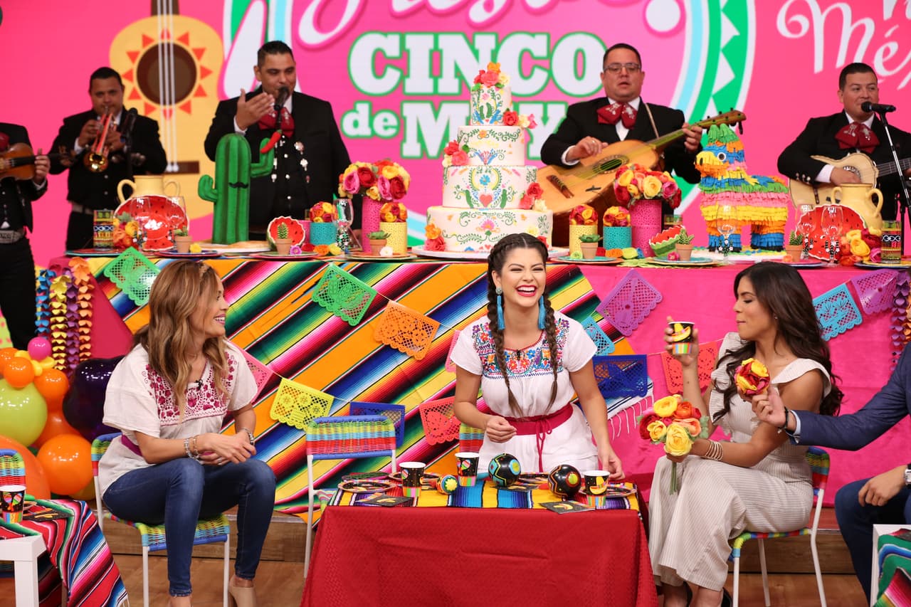 Ana Patricia, Karla y Francisca se alistaban para recibir a todos los invitados a la celebración.