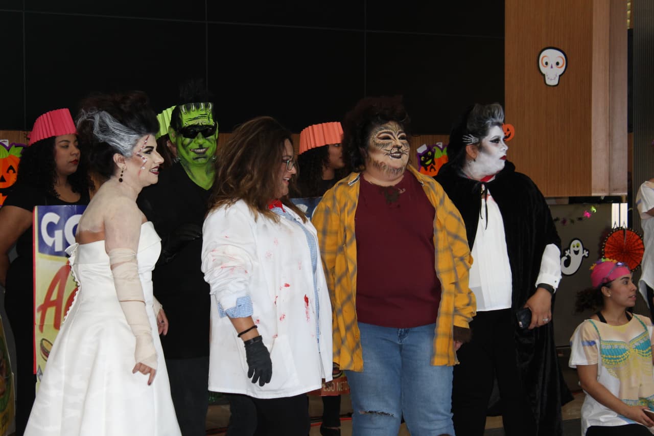El equipo de Univision Los Angeles festejó Halloween a lo máximo y la gran fiesta contó con la presencia de personajes de la talla de Pitbull, Paquita la del Barrio, Donald Trump y hasta El Chapo.