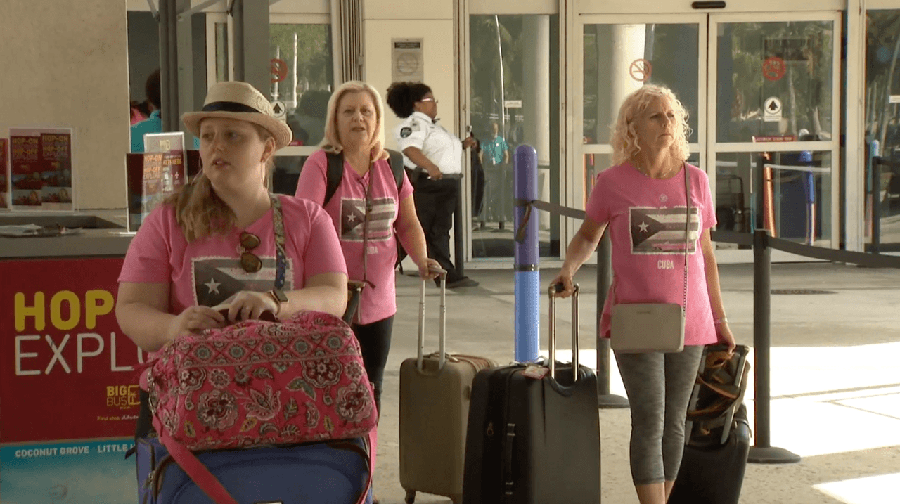 En redes sociales los clientes se preguntan qué va a pasar con sus viajes a Cuba. “Royal Caribbean, yo viajó el jueves en un crucero que atraca el viernes en Cuba. ¿No podremos parar? Me estoy enloqueciendo”, dice una de las usuarias con el nombre de Kelly Gibbs.