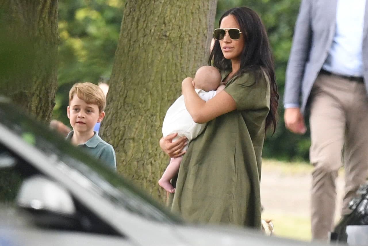 "
<b><a href="https://www.univision.com/famosos/dos-meses-pasaron-para-que-los-hijos-de-kate-y-william-conocieran-a-su-primo-archie-el-encuentro-fue-encantador-fotos" target="_blank">No han visto a su primo en meses</a></b>, por lo que han estado esperando ver cuánto ha crecido", dijo la periodista respecto a la expectativa que tienen los tres hijos de los duques de Cambridge por ver al bebé.