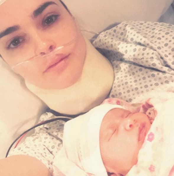 Fabiola se divirtió mucho en la escena, no perdió oportunidad de tomarse foto con la bebita.