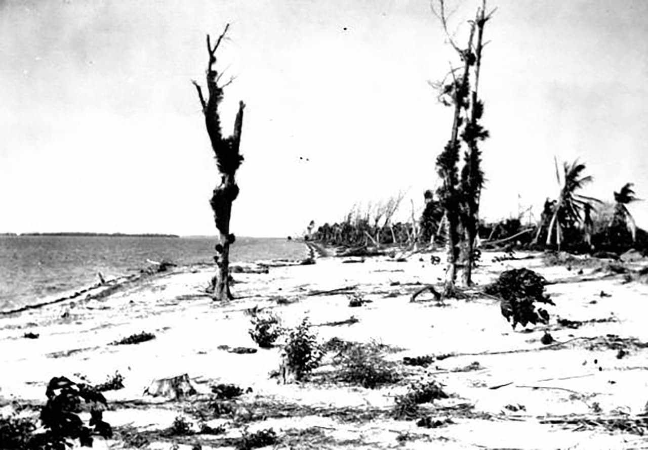 El poderoso vendaval dejó una franja de destrucción de 40 millas de ancho en los cayos de Florida, desde el sur de Cayo Largo hasta el norte de Marathon. Es considerado una de las 10 tormentas más letales en la historia de EEUU. Junto a Dorian (2019) y Wilma (2005), ocupa un lugar entre los huracanes que se han formado en el Atlántico, basado en vientos máximos sostenidos.