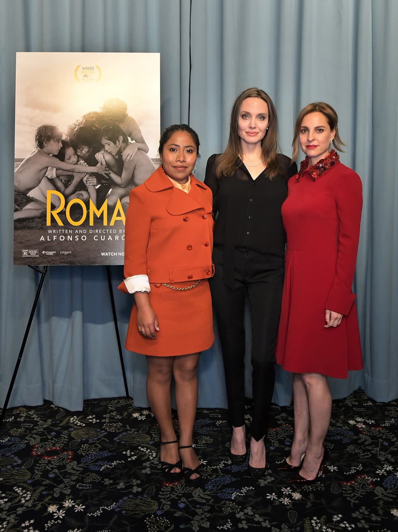 Justo un día antes de la entrega de los Globos de Oro, Yalitza tuvo la oportunidad de convivir con Angelina Jolie quien proyectó la cinta 'Roma' en Los Angeles, California.