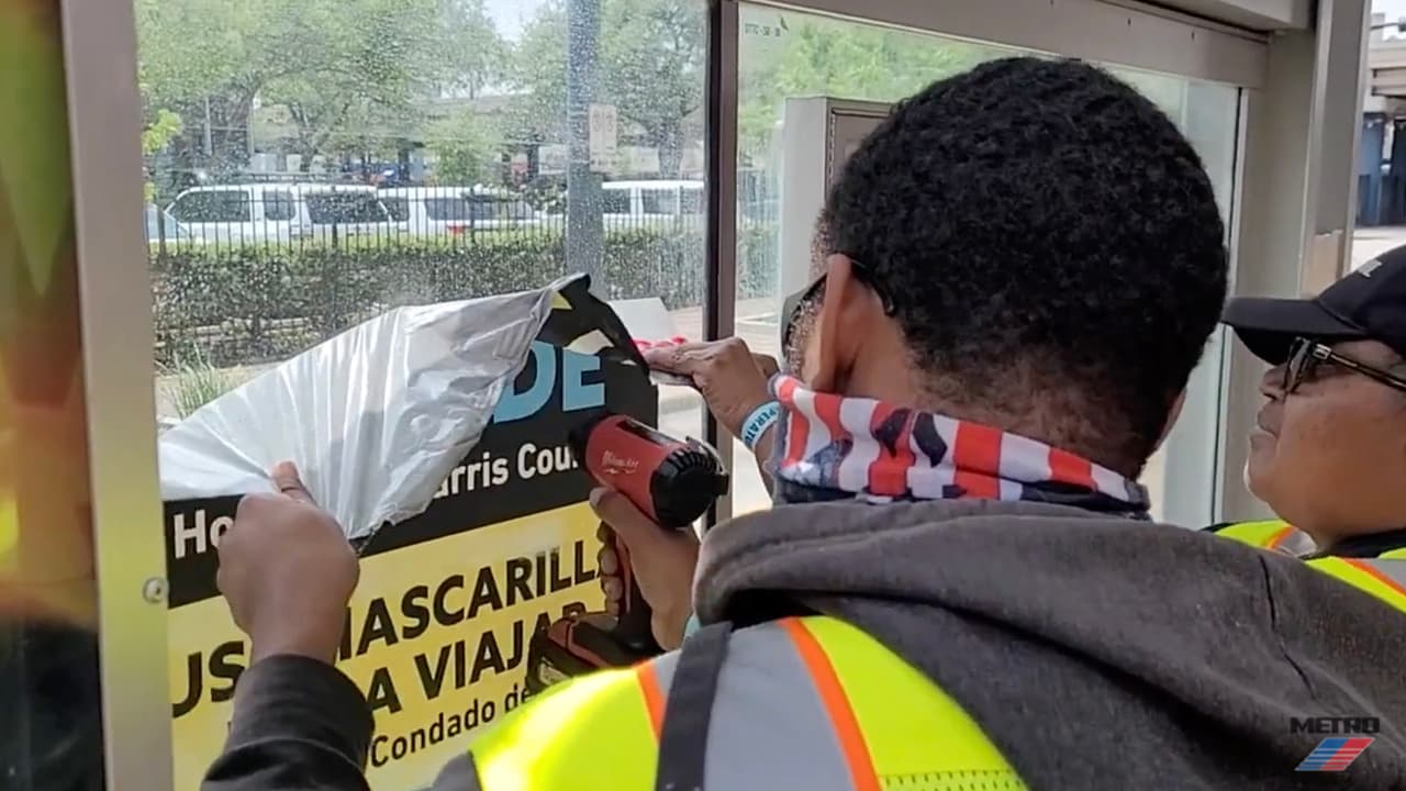 “Yo seguiría recomendando que la gente mayor siga usando la mascarilla sin duda alguna”, comentó Varón.