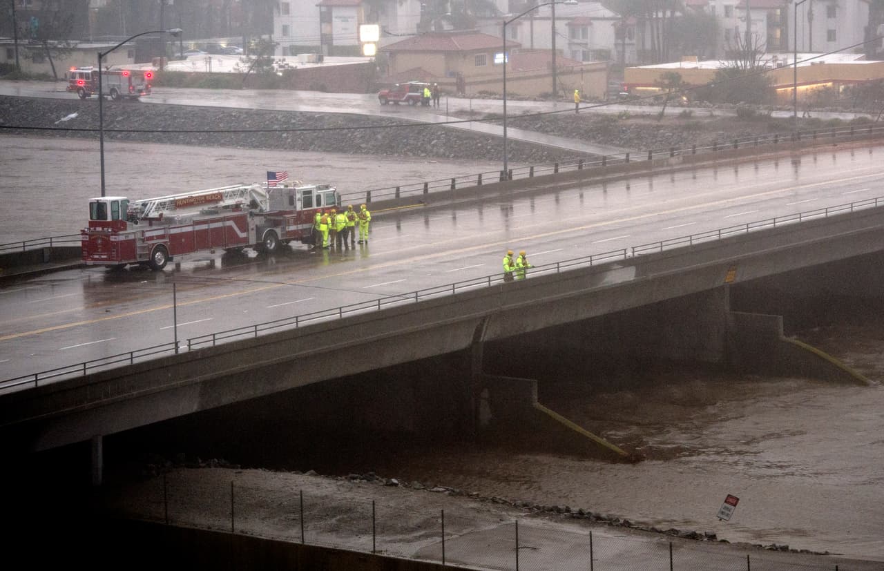 El gobernador de California declara estado de emergencia por los daños de las fuertes tormentas