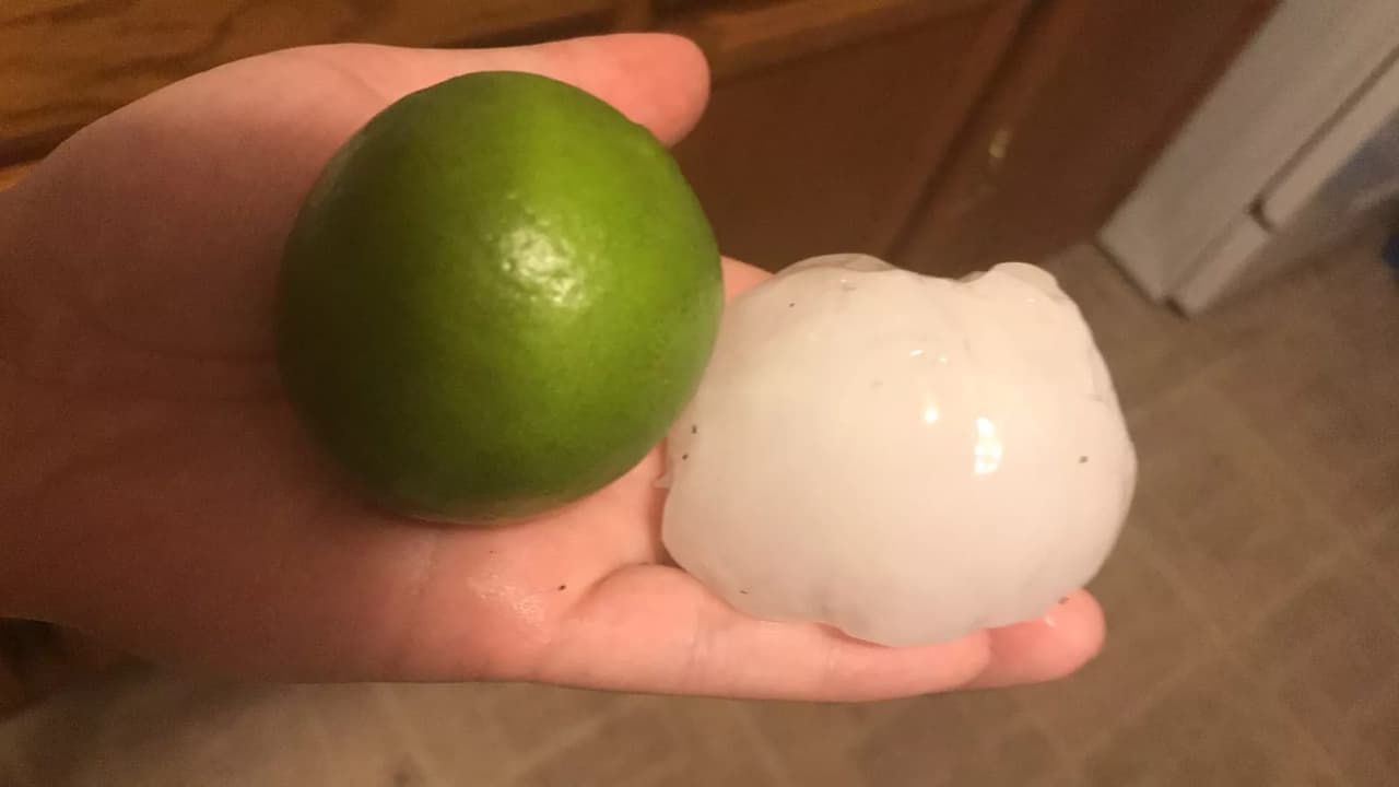 El granizo que cayó en la ciudad de San Antonio y en Boerne era del tamaño de una pelota de ping pong. 
<br>
<br>