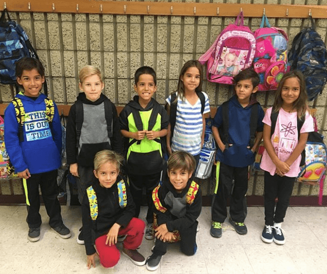 Así lucen los octillizos que ya cursan el tercer grado.