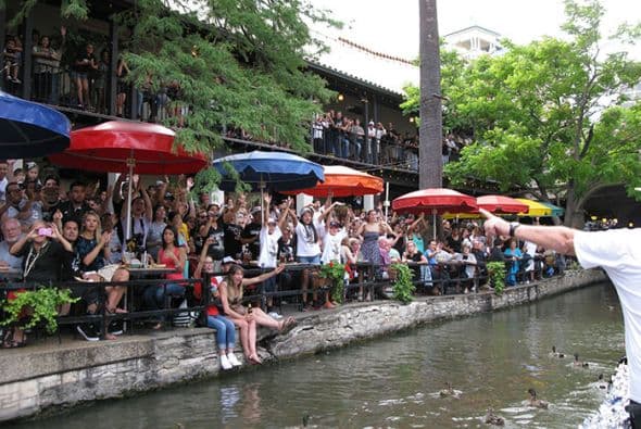 Photos: Spurs Championship Parade 2014 Barges
