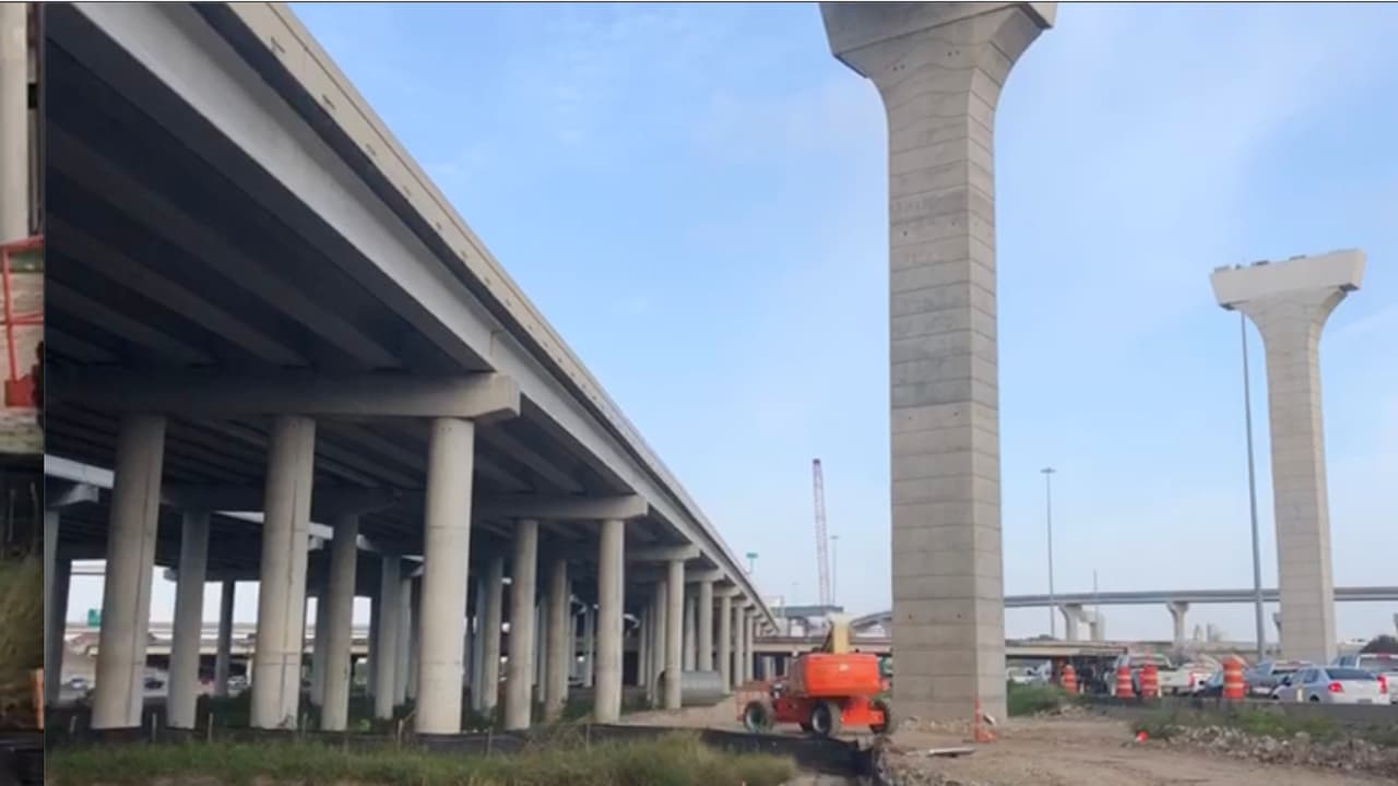Muere trabajador de construcción tras caer de una obra elevada en el periférico Sam Houston