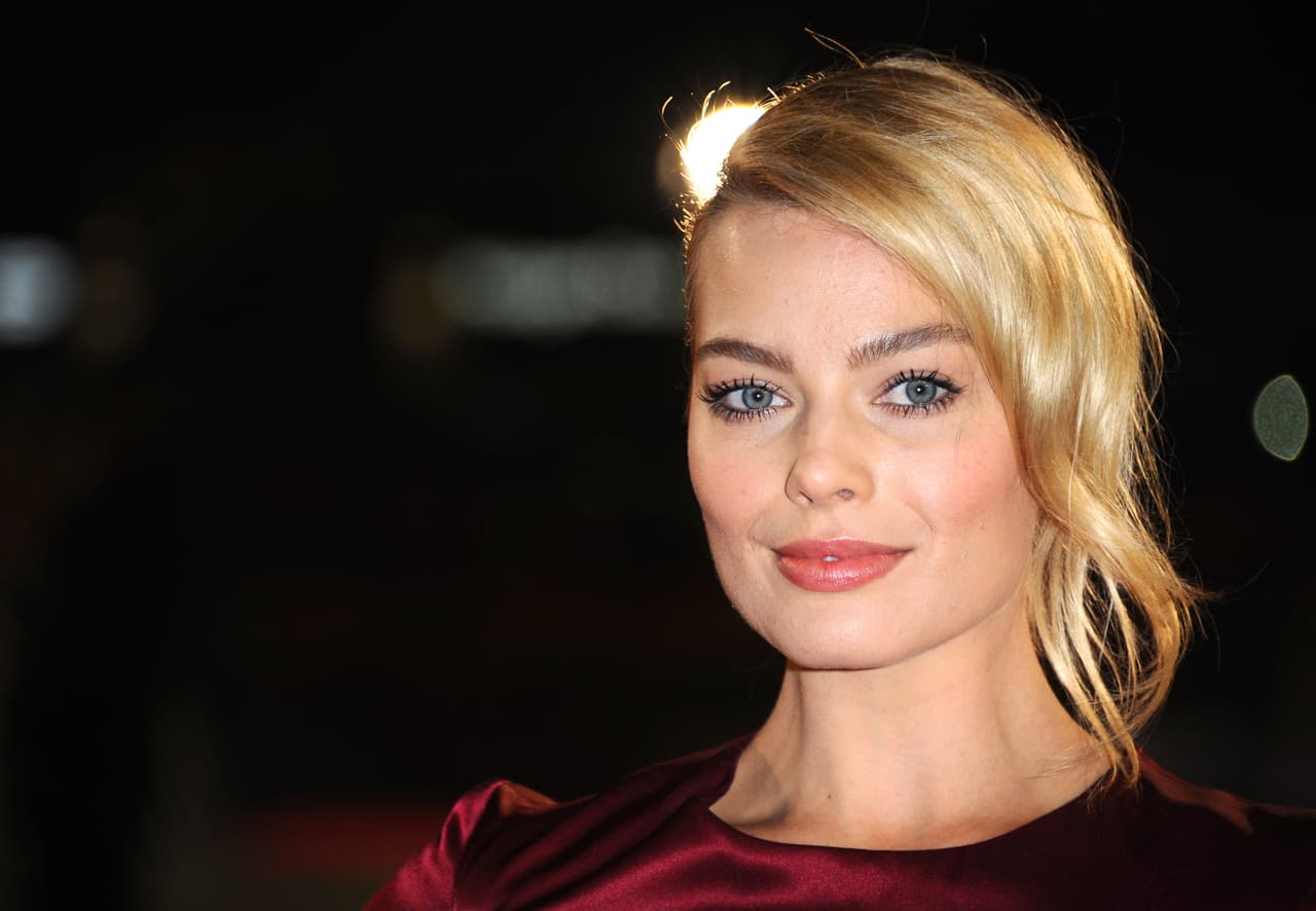 Enseguida aparece otra de las pocas mujeres mejor pagadas: 
<b><a href="https://www.univision.com/famosos/margot-robbie-azoto-al-surfear-fotos#5f8bf25e0000" target="_blank">Margot Robbie</a></b> quien, según Variety, podría cobrar entre
<b> 9 y 10 millones de dólares</b> por '
<b>Birds of Prey'</b>. La revista hace la acotación de que, al ser productora de la misma película, contribuye a que pueda "lograr acuerdos más enriquecedores".
