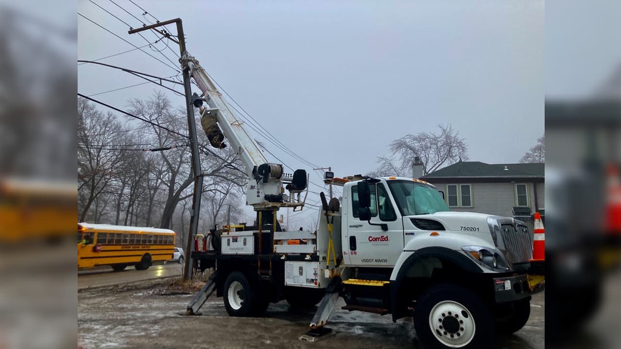 En Livertyville, la compañía eléctrica trabajaba esta mañana en reestablecer el servicio para los usuarios afectados.