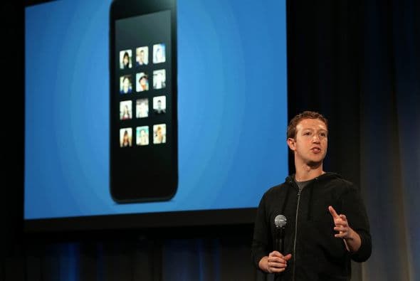 Puedes arrastrar tus aplicaciones favoritas en cualquier lugar para que sea más fácil acceder a ellas. ¿Cuánto cuesta el nuevo teléfono con Facebook Home?