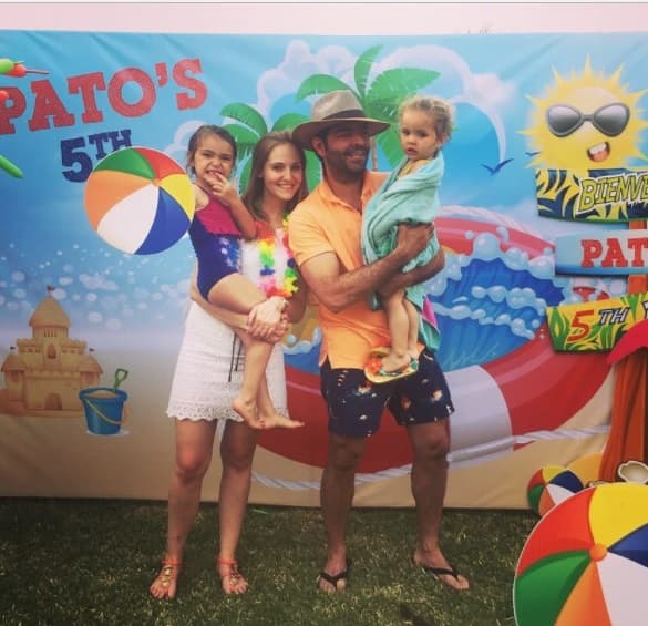 Las vacaciones en la playa son el destino favorito de la familia del cantante de ranchero.