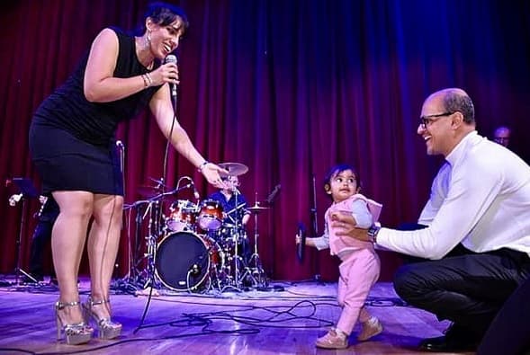 "No hay nada como compartir el escenario en familia 
<b>¡Tu primera vez arriba, Elena!</b>", escribió Marysol Sosa, complementando 
<b><a href="https://www.instagram.com/p/B6V7RDLgILO/" target="_blank">la publicación</a></b> con un pasaje bíblico: "Y la paz de Dios que sobrepasa todo entendimiento, guardará vuestros corazones y vuestros pensamientos en Cristo Jesús… Filipenses 4:7".