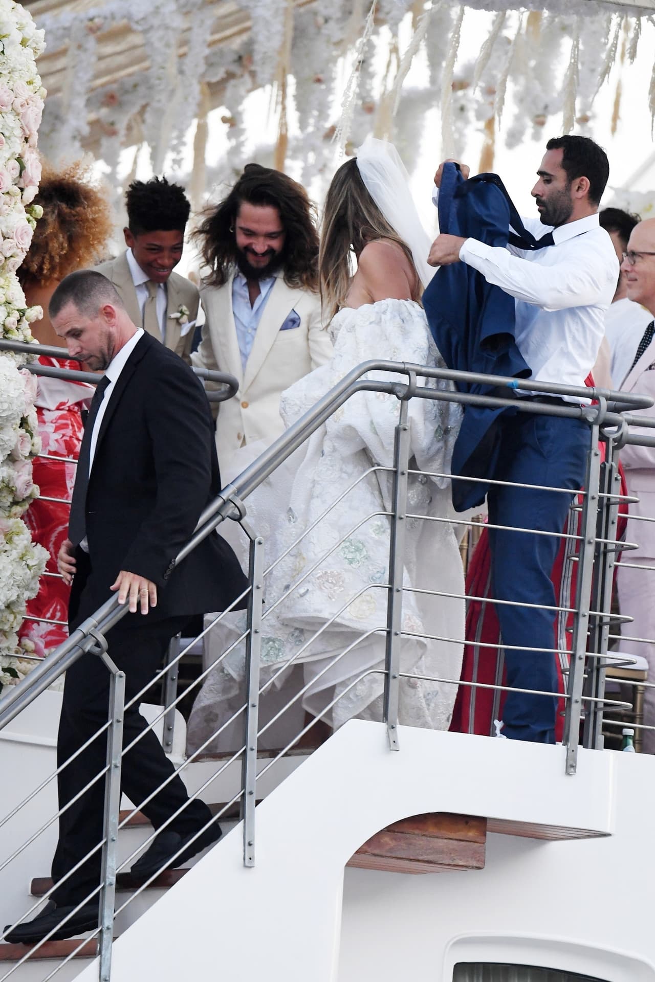 Sin embargo, no fue hasta este sábado, 3 de agosto, que pudieron celebrar la boda de sus sueños y 
<b>jurarse amor eterno</b> frente a sus amigos y familiares.