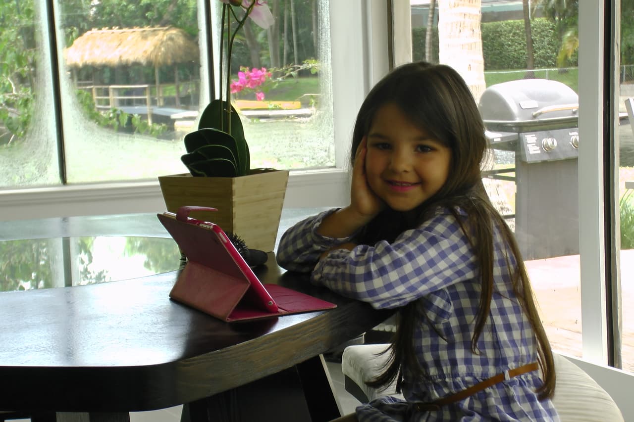 Sofi es una niña muy dedicada y estudiosa como su tía.