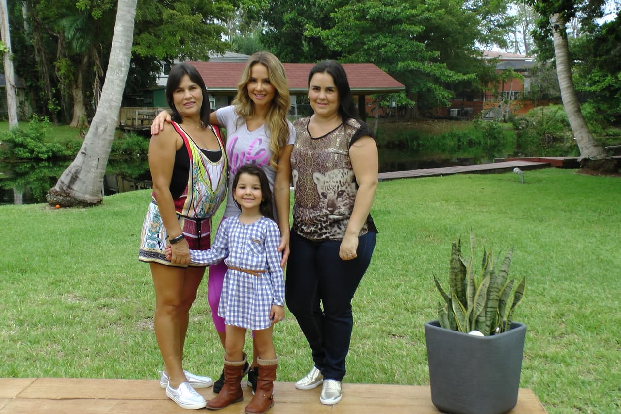 ¡Las mujeres de su vida! Su mamá, hermana y sobrina.