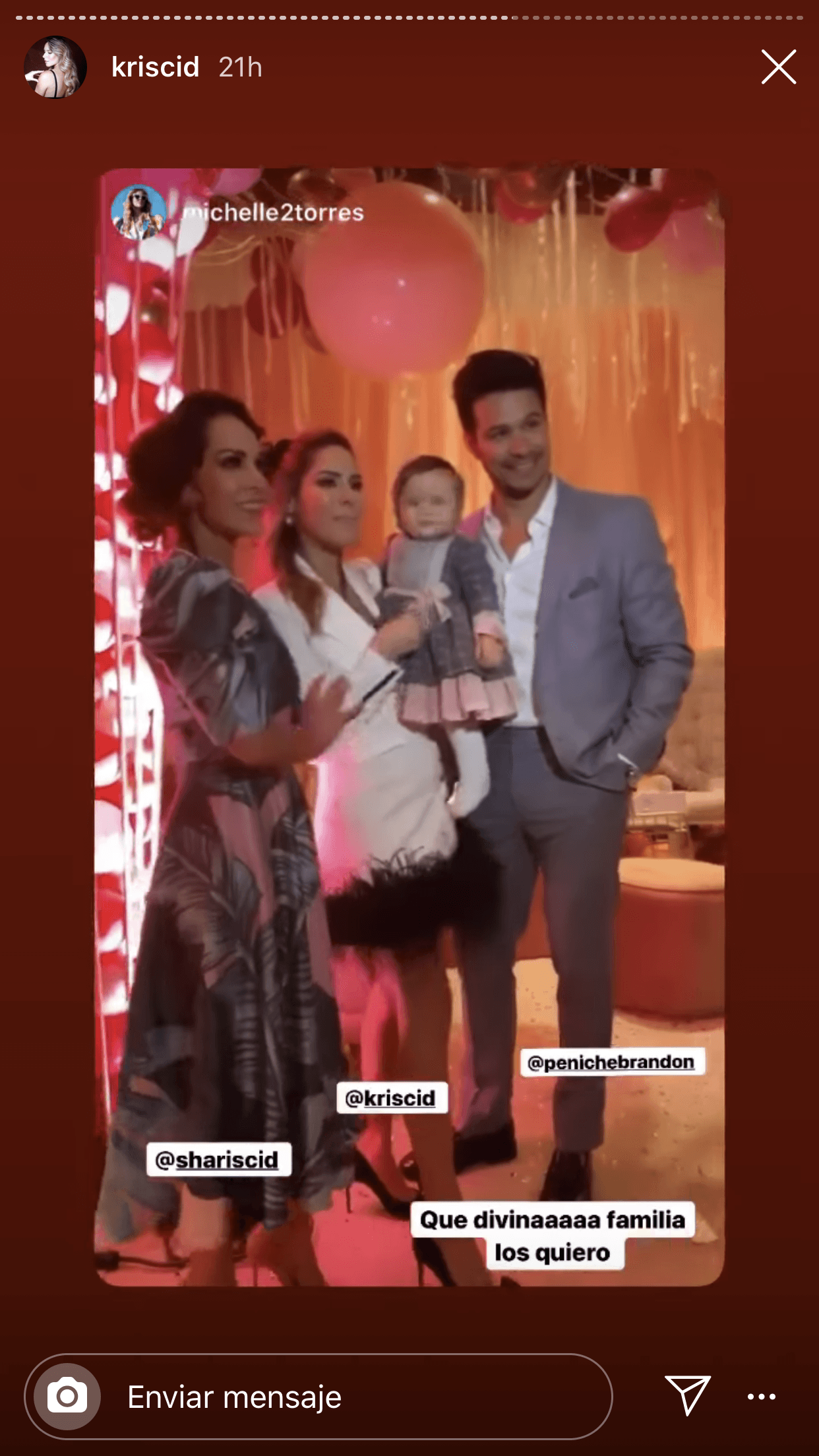 El evento fue compartido con los seguidores del matrimonio a través de las redes sociales de ambos, así como de 
<b>la actriz Sharis Cid</b>, abuela materna de 
<b><a href="https://www.univision.com/famosos/no-seas-mentirosa-le-advierte-brandon-peniche-a-su-hija-alessia-de-solo-5-meses-video" target="_blank">la niña.</a></b>