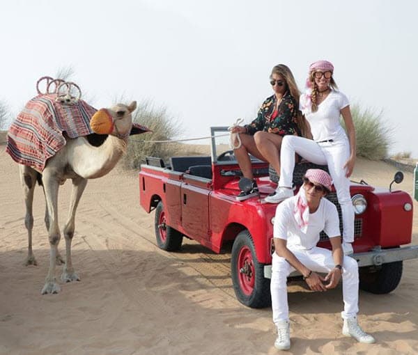 "La vida en el desierto. Aprovechando estos momentos tan especiales con mis babies. Dios es bueno", se lee en esta fotografía.