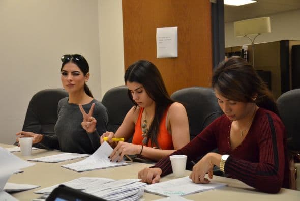 El buen humor de Alejandra Espinoza siempre presente en las reuniones de planeación del programa.