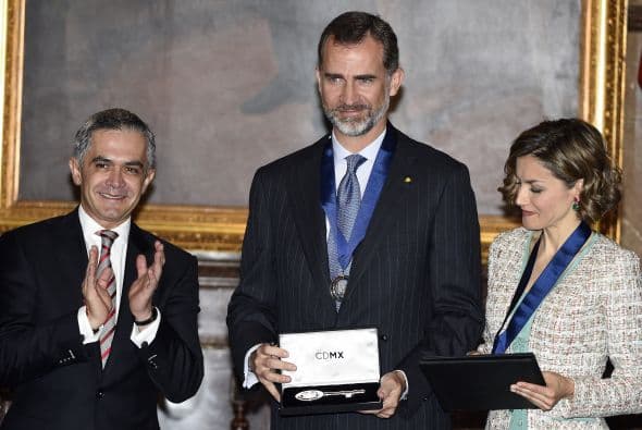 Mancera regaló las llaves de la ciudad a los reyes durante una ceremonia protocolaria.