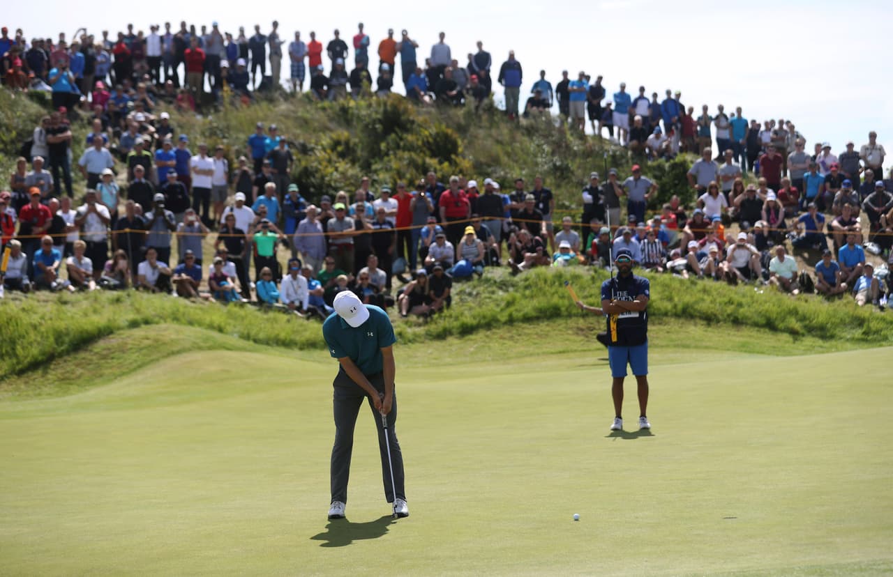 Toda la atención se centró en el joven golfista de 23 años, dominador durante las tres primeras rondas del torneo.