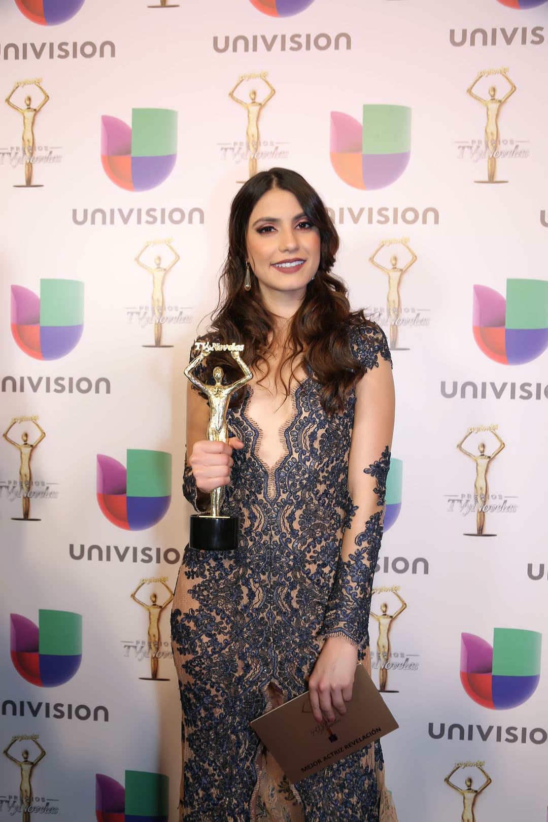 <b>Bárbara López</b> ganó la terna de
<b> 'Actriz Revelación'</b> por 
<b><a href="http://www.univision.com/novelas/vino-el-amor">'Vino el amor'</a></b>.
