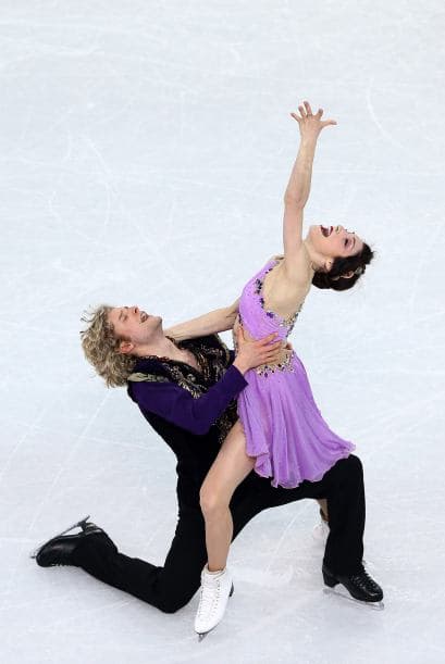 Meryl Davis y Charlie White se han proclamado hoy campeones olímpicos de danza de patinaje artístico en Sochi 2014, una vez disputado el programa libre en el que mantuvieron el liderato que el domingo alcanzaron en el corto. Davis y White, primera pareja de EEUU en ganar un Mundial y que llegaron a Sochi como subcampeones olímpicos, se impusieron en el Palacio Iceberg con 195,52 puntos y un programa largo con música de 'Sherezade", de Nikolai Rimski-Korsakov. Superaron a los defensores del título, los canadienses Tessa Virtue y Scott Moir, que se colgaron la plata con 190,99. El bronce ha sido para la pareja rusa integrada por Elena Ilinykh y Nikita Kapsalapov, con 183,48. Meryl y White llevan 17 años patinando juntos.