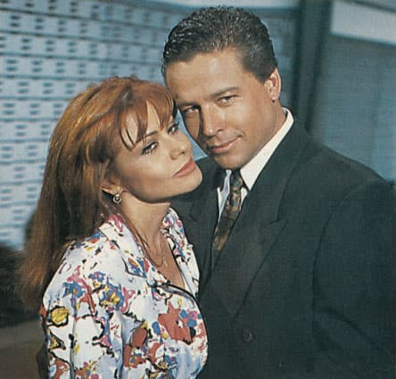 Debido al éxito del melodrama 
<i>De frente al sol</i>, se decidió realizar la segunda parte de la historia, la cual se tituló 
<i>Más alla del puente</i>, esto en el año 1994.