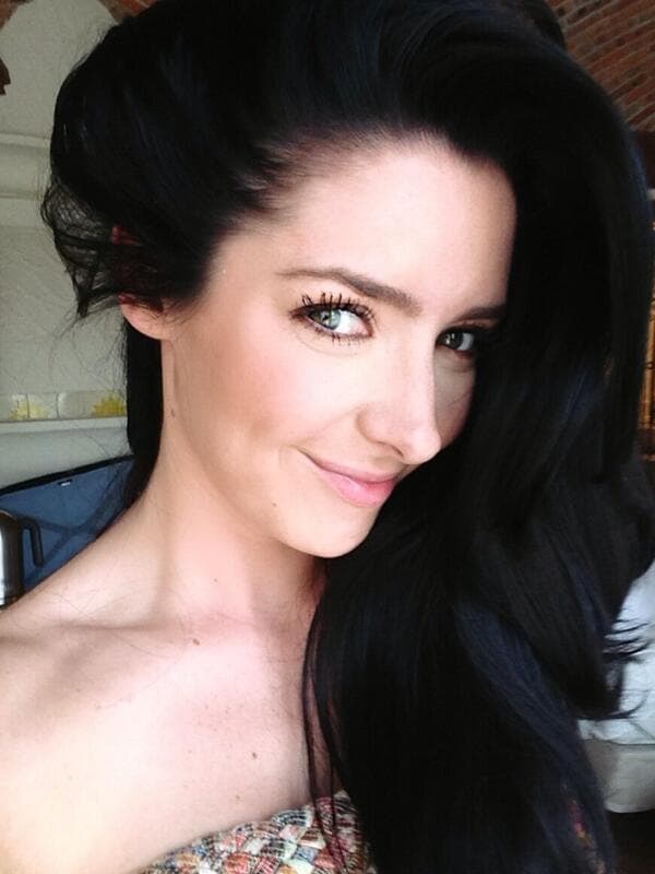 También es una amante de la música y el género 'Pop' es su predilecto.