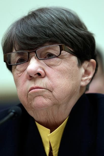 73.- MARY JO WHITE. Es la presidenta de la Comisión de Valores de Estados Unidos. Tiene 66 años.