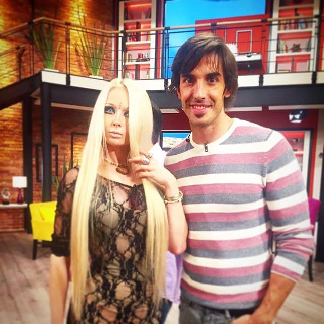 ¡Toda una muñeca! La Barbie humana nos acompañó en el programa. ¿Será que encontró a su Ken?