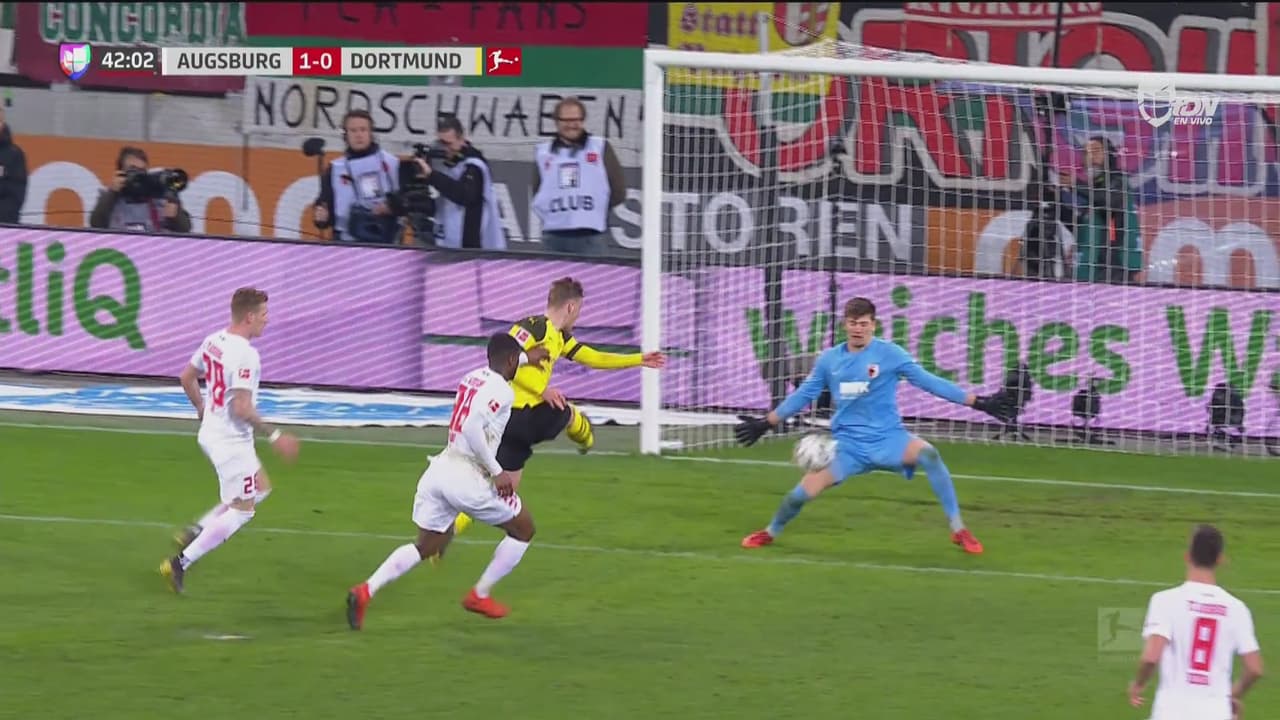 Kobel le dice no al gol de Larsen y evita el 1-1 del Dortmund
