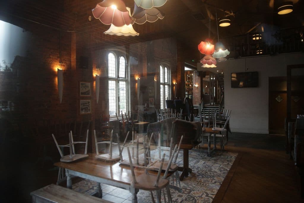 Davies también dio instrucciones detalladas para la limpieza de artículos como teléfonos móviles, bolsos, joyas y anteojos.
<br>