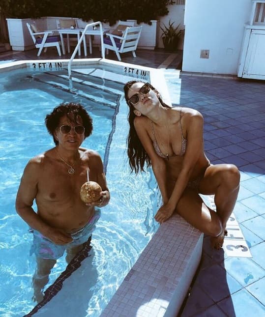 ¿Los reconoces? Son José Luis Rodríguez, 'El Puma' y su hija Génesis Rodríguez, una de las mujeres más bellas del espectáculo que ha destacado como modelo y además actriz.