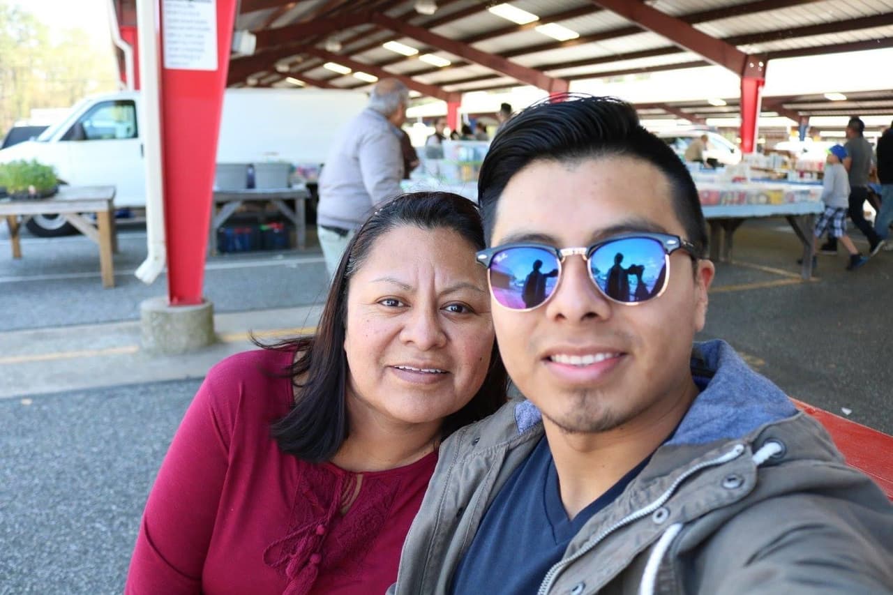 Nuestro Jonathan Matías es el vivo reflejo de su mamá Olivia Matías Pérez. Jon, como cariñosamente le apodamos, es uno de los responsables de que podamos llegar a sus hogares de lunes a viernes a las 6 y 11 p.m. Gracias, Olivia por prestarnos a tu nene. 
<br>