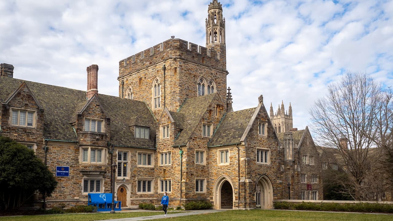 Por brote de coronavirus, ordenan a estudiantes de Duke University no salir hasta el 21 de marzo