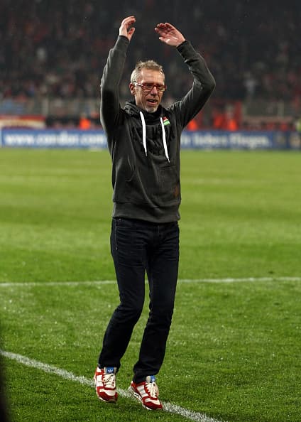 Sabemos bien cuáles son los tenis que le gustan viendo esta galería.