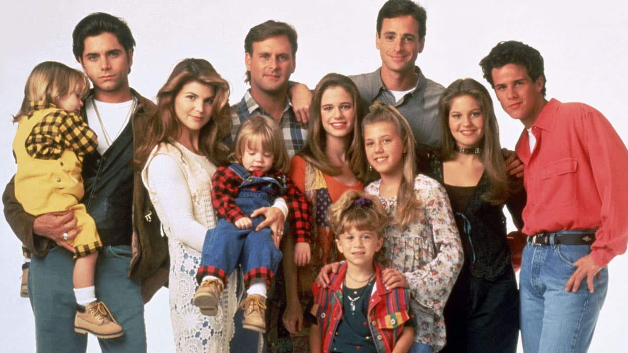 ¿Quién no se moría de risa semana a semana con 'Full House'? La serie hizo una estrella de John Stamos, puso en el mapa a Bob Saget y también presentó al mundo con las gemelas Mary Kate y Ashley Olsen, quienes conquistaron el mundo haciéndola de la pequeña Michelle.