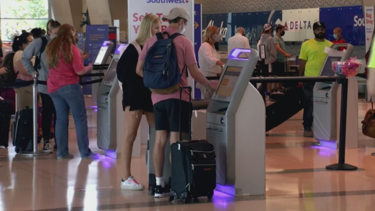 ¿Piensas viajar en verano? Te decimos cuáles son tus derechos como pasajero para evitar inconvenientes