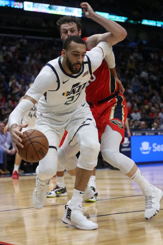 <b>Rudy Gobert </b>(27), jugador de baloncesto de los Utah Jazz, dio positivo al coronavirus y a raíz de su contagio, la NBA decidió suspender la temporada.