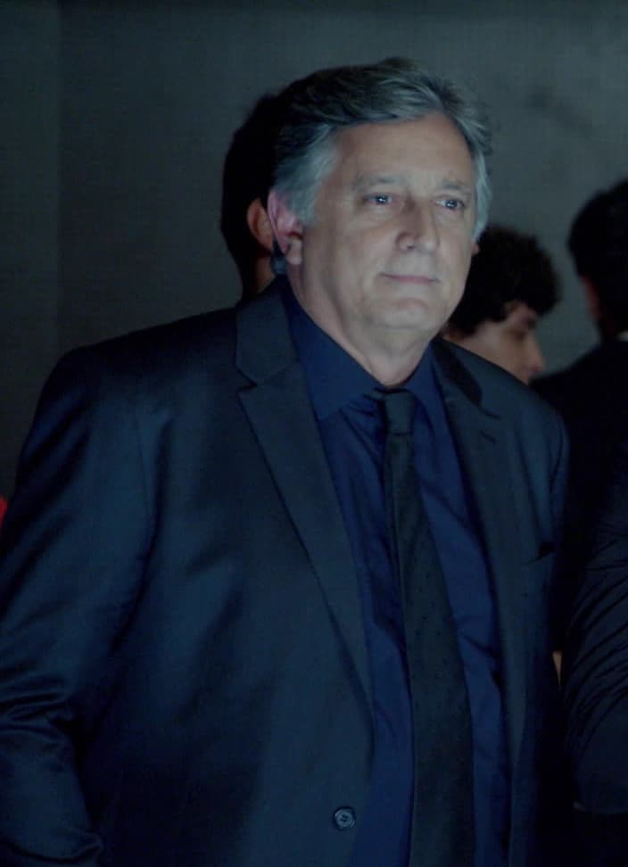 Por su parte, Jonathan y Elisa son padres de Uri y 
<b>Alan Gudman</b>. El segundo de ellos fue enviado a Nueva York a estudiar durante su juventud, donde se hizo amigo de Adriano, Débora y Susana, con quien se casó y tuvo un hijo llamado Benjamín.