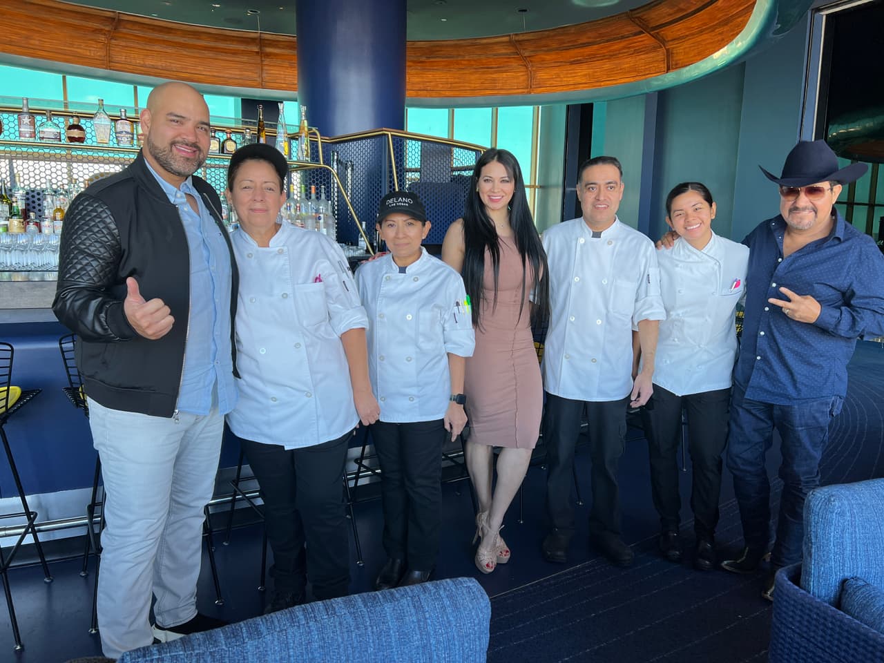 Durantes sus pasos por 
<b>Las Vegas</b>, los locutores no dudaron en pasar a saludar a sus radioescuhas y estos cocineros fueron algunos de los afortunados.