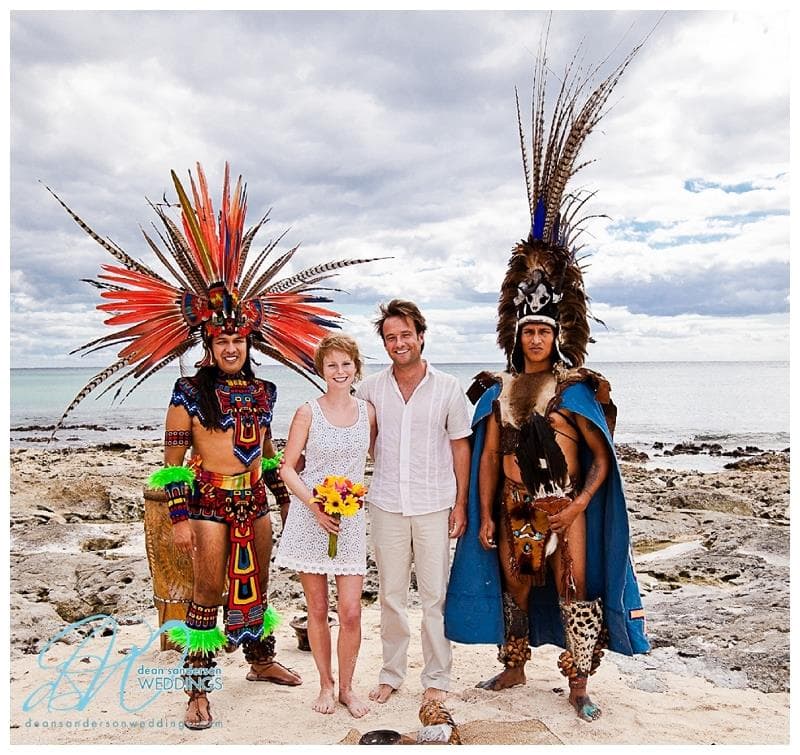 Muchas de las ceremonias no fueron pagadas gracias a los amigos que van haciendo en sus viajes.