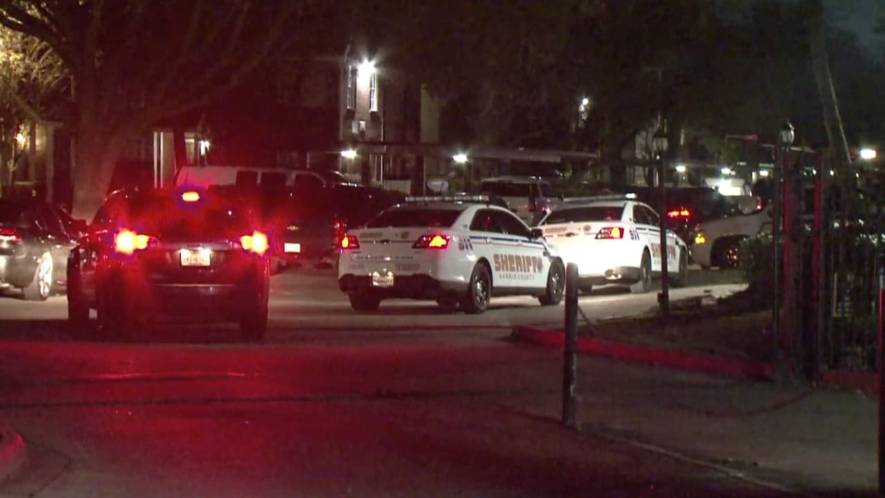 Hombre muere de un disparo cuando llegaba a su apartamento al norte de Houston